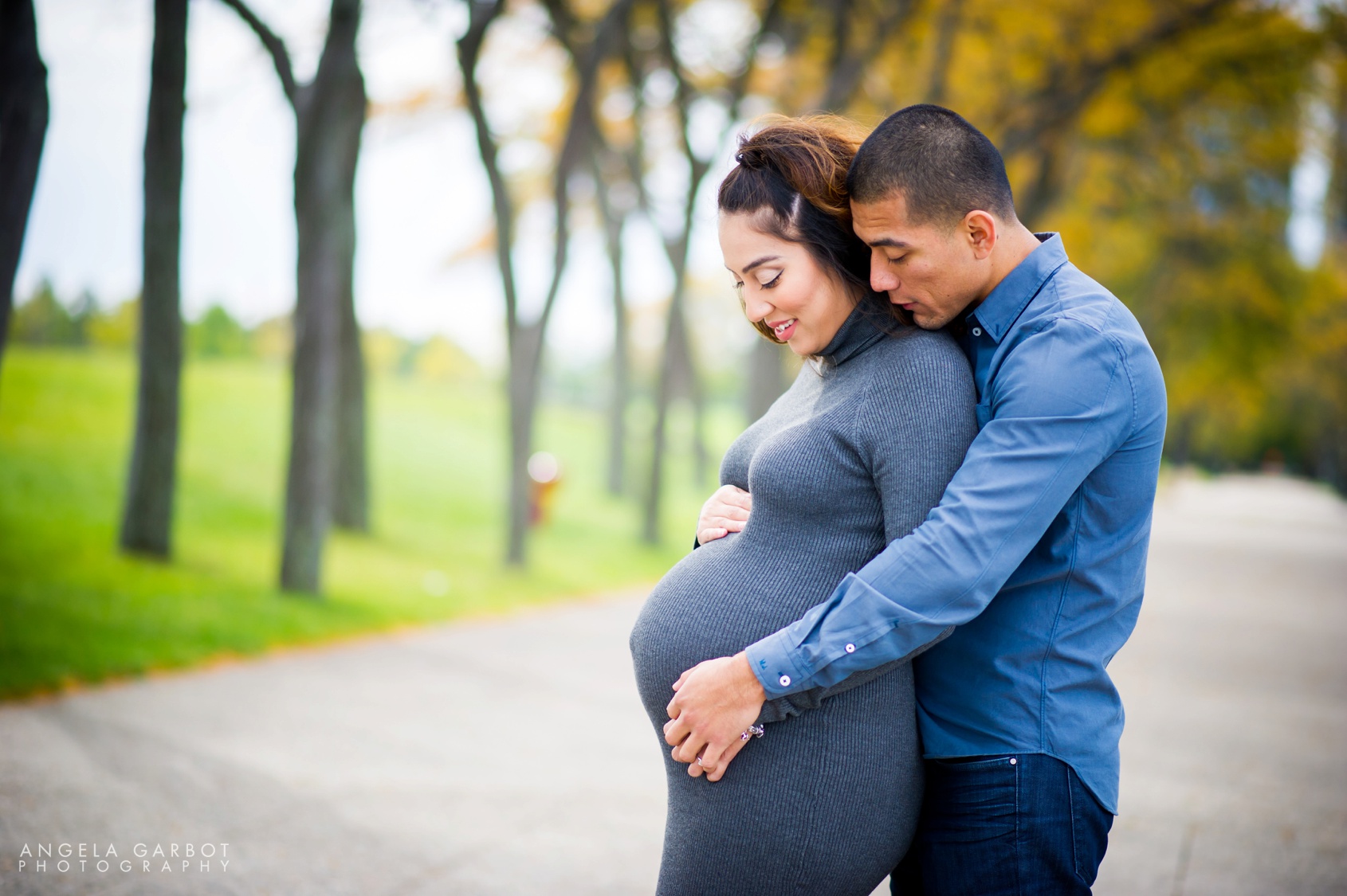 chicago maternity / baby bump photo session in Olive Park